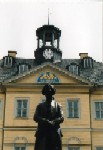 Gellert vorm Rathaus
